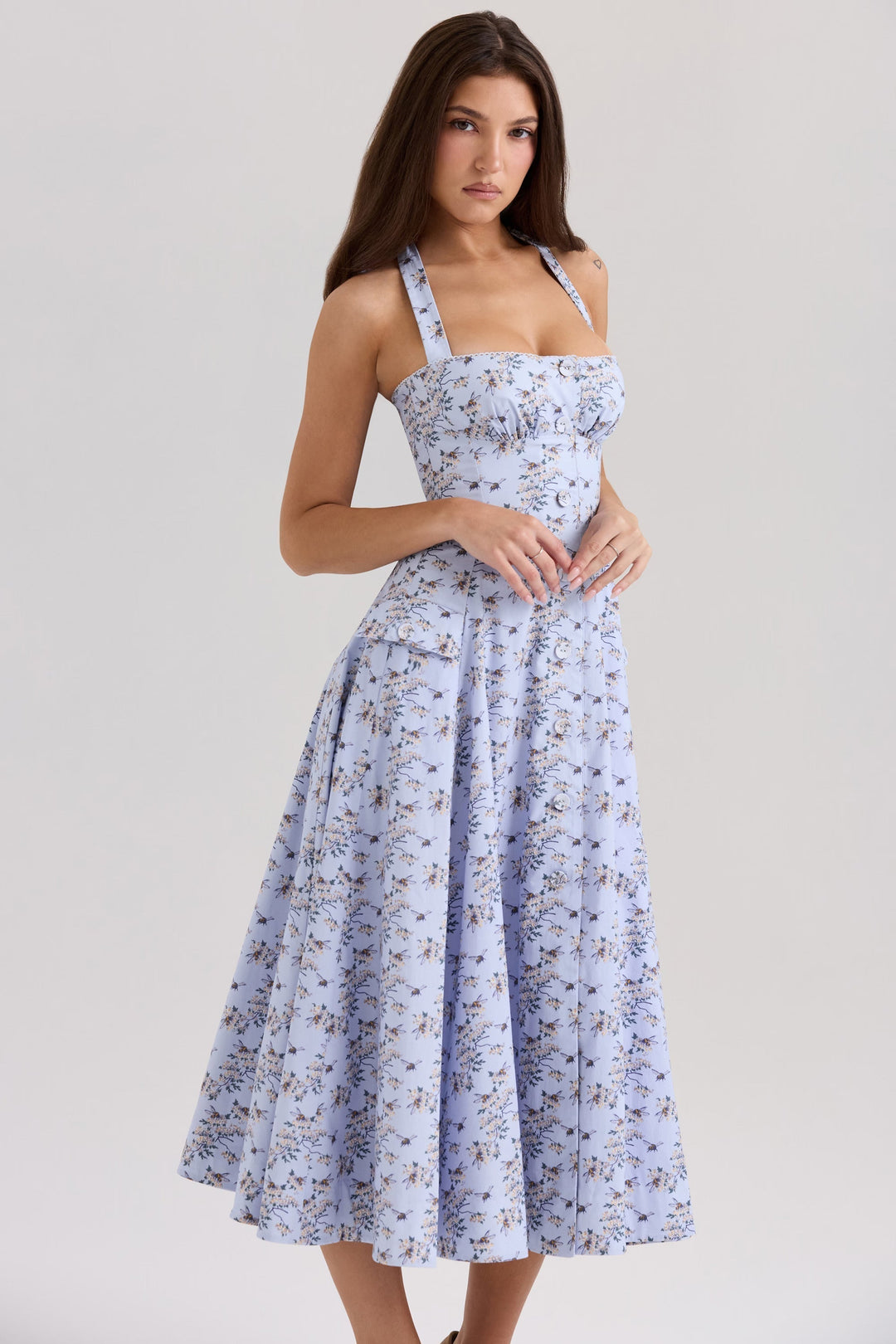 Belle - Robe midi avec imprimé marguerite et encolure halter