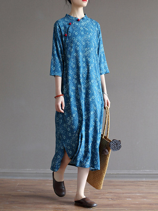 Robe mi-longue originale à col montant et motif floral uni