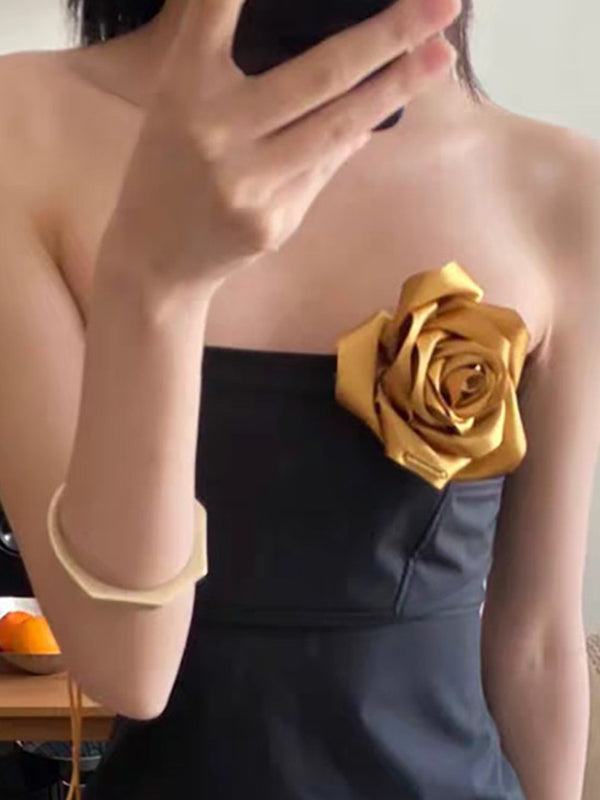 Broche en forme de fleur, couleur unie