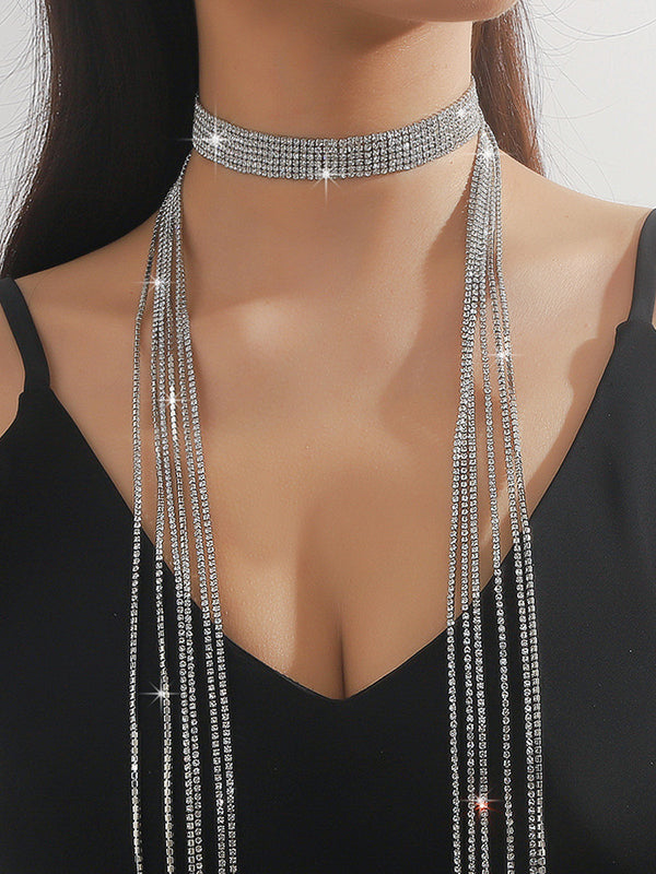 Collier à strass, à pompons