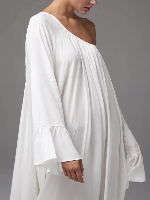 Robe longue plissée coupe trapèze, à manches évasées, à empiècements, à col rond, couleur unie