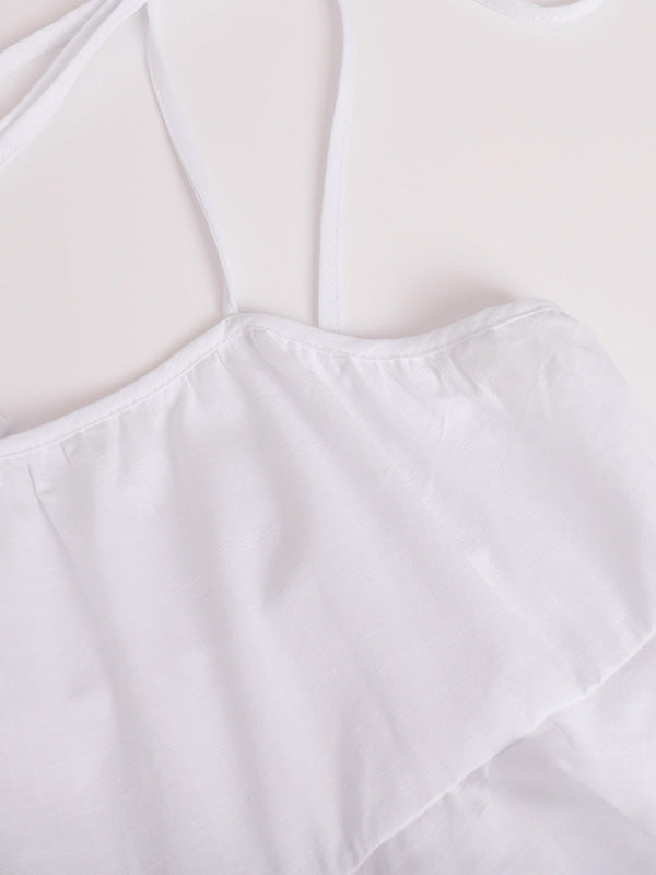 Robe courte superposée plissée coupe trapèze, taille haute, dos nu, à fines bretelles, couleur unie