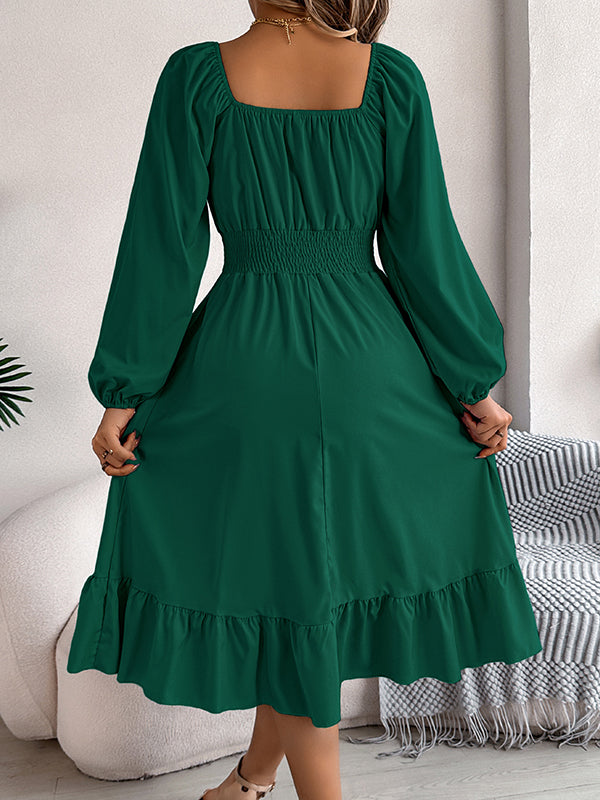 Robe mi-longue plissée volantée coupe trapèze, à taille élastique, à col carré, couleur unie