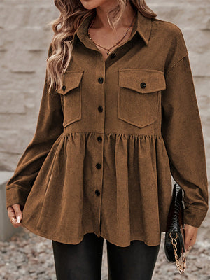 Veste boutonnée plissée coupe trapèze, à manches longues, à poches, à empiècements, à col revers, couleur unie