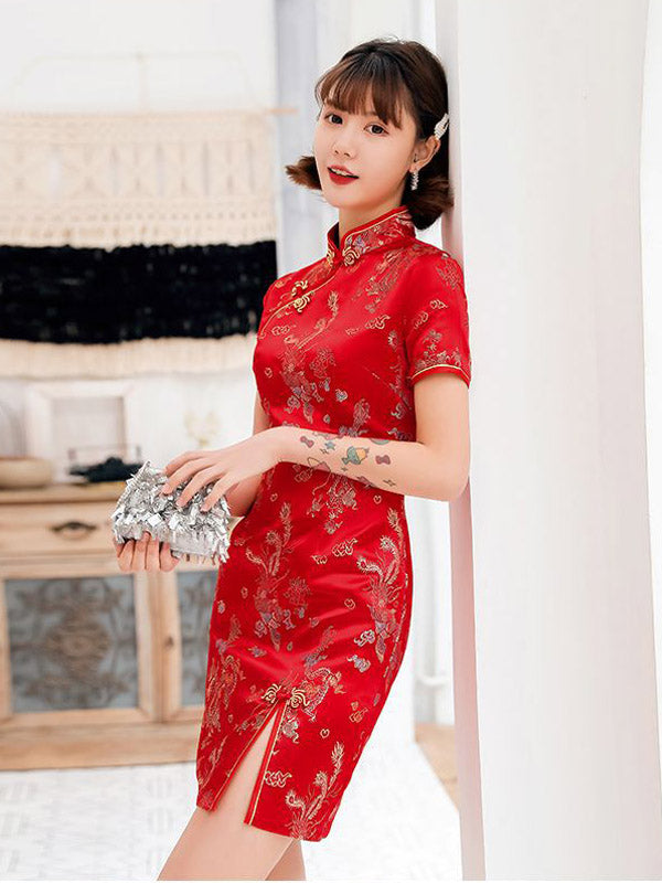 Bourgogne – Cheongsam court à col montant imprimé de fleurs de prunier