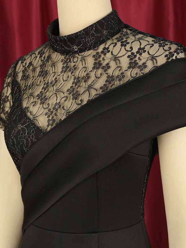 Robe mi-longue moulante taille haute, à bordure volantée, à empiècements, à col rond, couleur unie