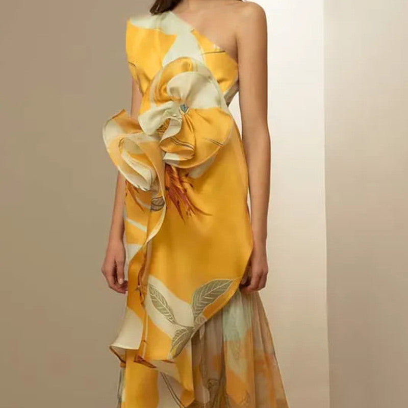 Fiorella - Robe maxi cocktail florale drapée à une épaule