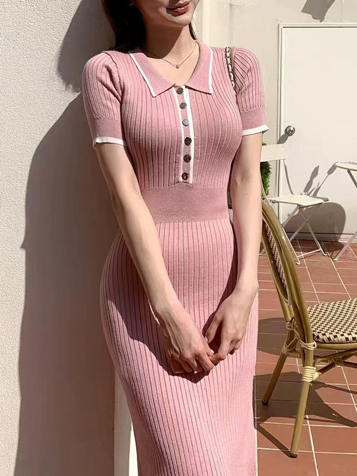 Robe mi-longue boutonnée en maille côtelée, à manches courtes, taille haute, à col revers, couleur contrastée