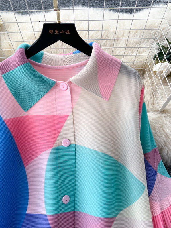 Robe mi-longue ample plissée à manches évasées, avec ceinture, couleur contrastée