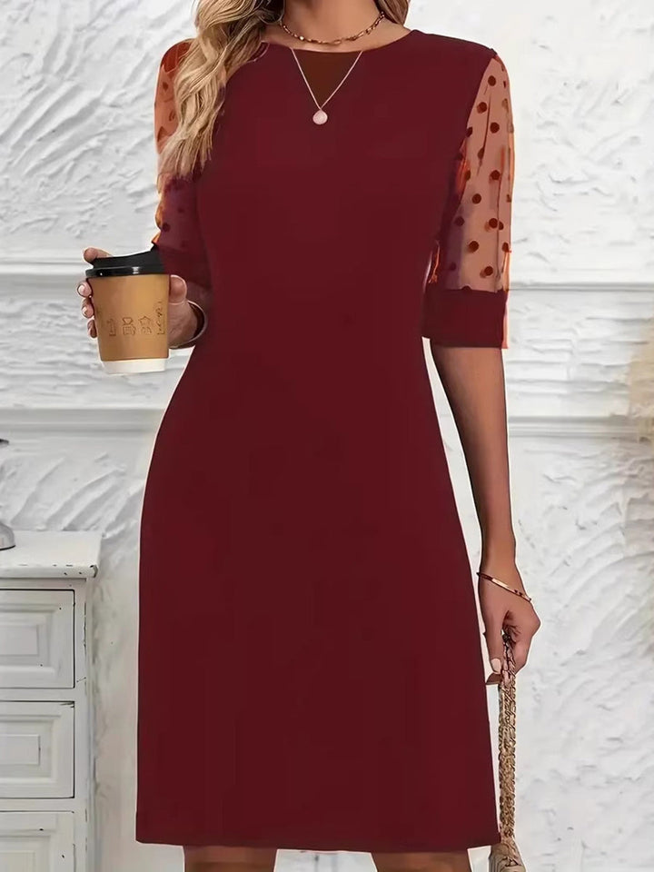 Robe courte transparente coupe trapèze, à manches mi-longues, à pois, à empiècements, à col rond, couleur unie