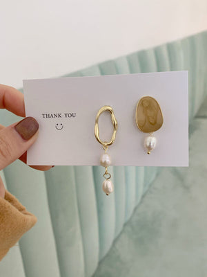 Boucles d'oreilles asymétriques simples à géométrie de perles