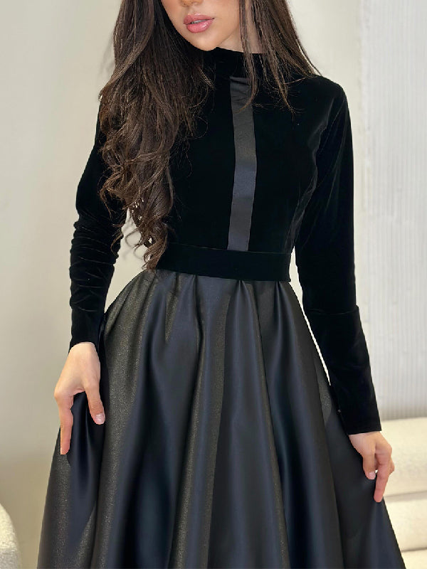 Robe longue plissée coupe trapèze, à manches longues, à empiècements, à fermeture éclair, à col cheminée