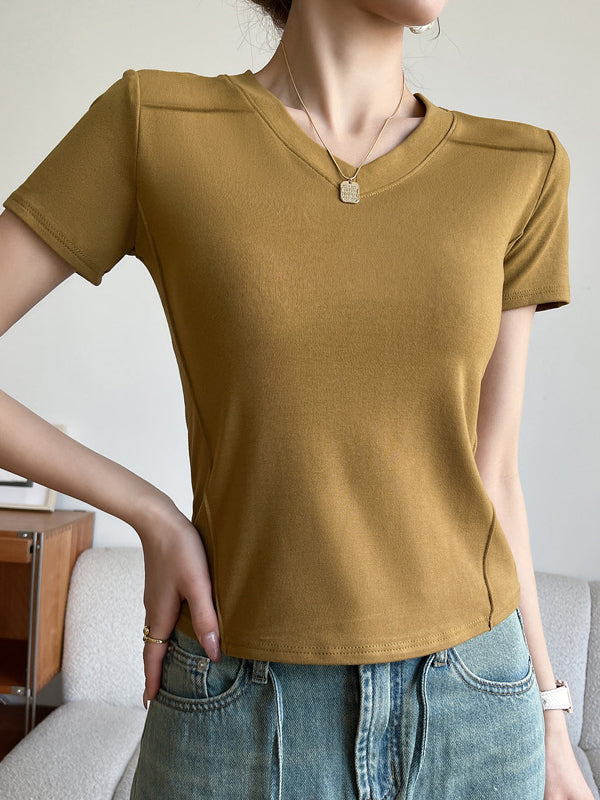 T-shirt à manches courtes, coupe près du corps, à empiècements, à col en V, couleur unie