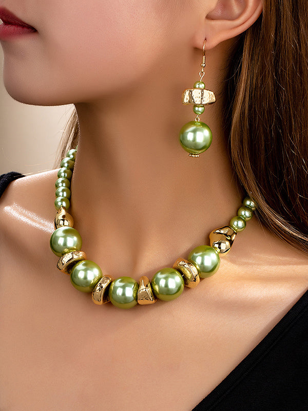 Parure boucles d'oreilles pendantes et collier géométrique couleur contrastée