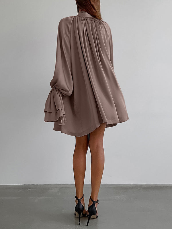 Robe courte boutonnée plissée nouée coupe trapèze, à manches évasées, à taille élastique, à fermeture éclair, à col montant, couleur unie