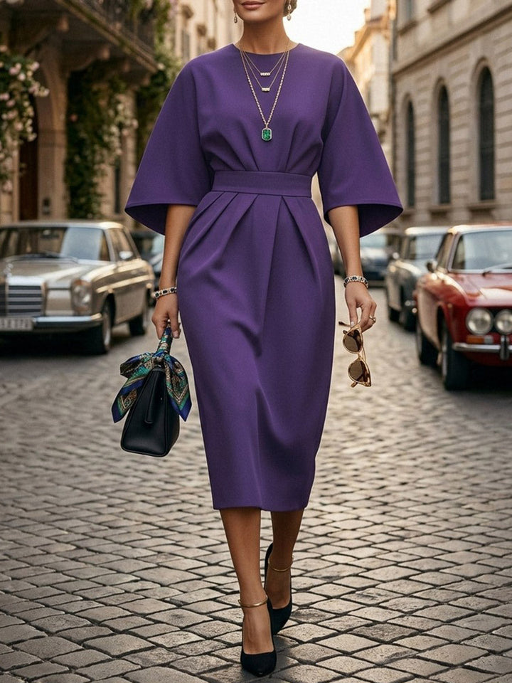 Robe mi-longue plissée à manches chauve-souris, à taille élastique, à empiècements, à col rond, couleur unie