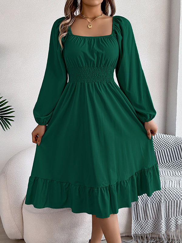 Robe mi-longue plissée volantée coupe trapèze, à taille élastique, à col carré, couleur unie