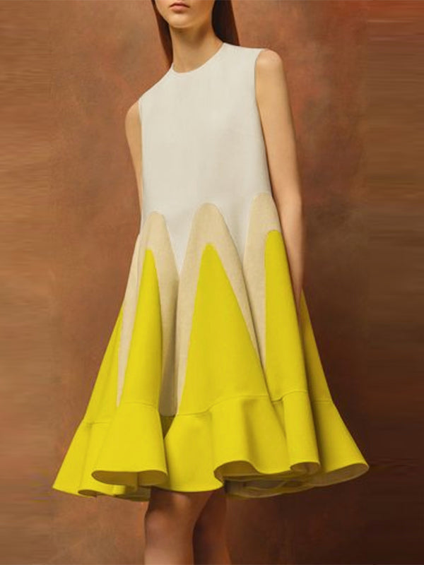 Robe courte ample sans manches, à falbalas, à col rond, couleur contrastée