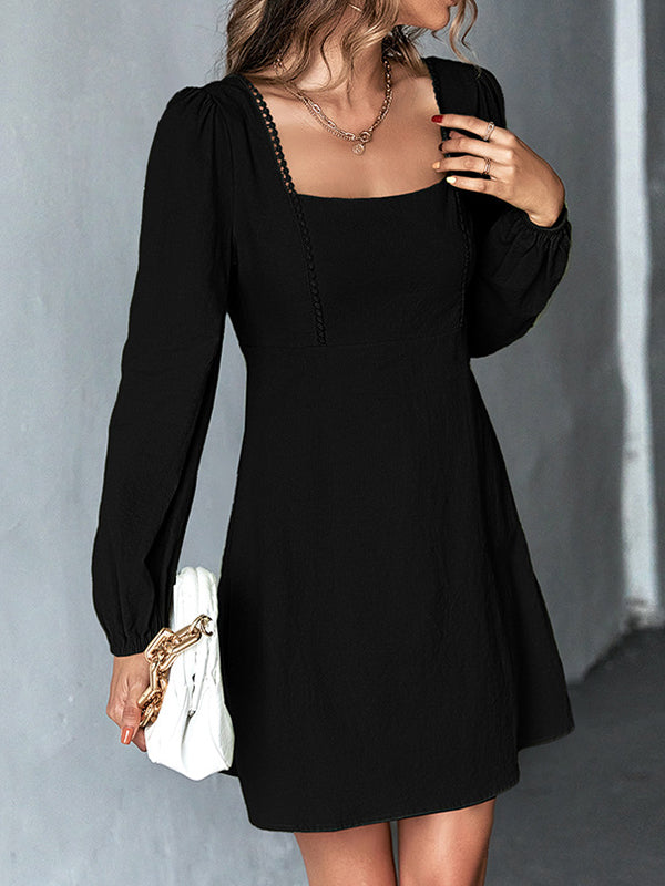 Robe courte coupe trapèze, taille haute, à empiècements, à col carré, couleur unie