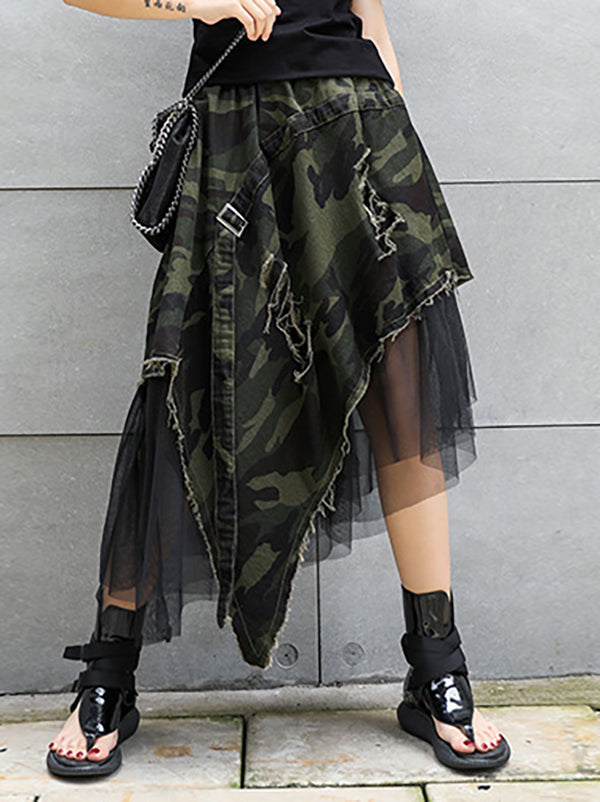 Jupe ample asymétrique coupe trapèze, motif camouflage, à taille élastique, à franges, en résille, à empiècements