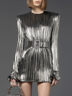 Robe courte plissée coupe trapèze, à manches évasées, avec ceinture, à col rond, couleur unie