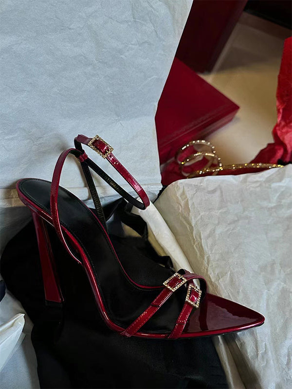 Sandales à talons à boucle de ceinture, à bout ouvert, à empiècements