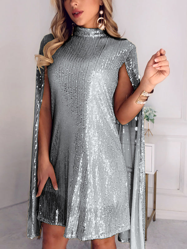 Robe courte brillante style cape, à manches longues, à sequins, à empiècements, à col cheminée