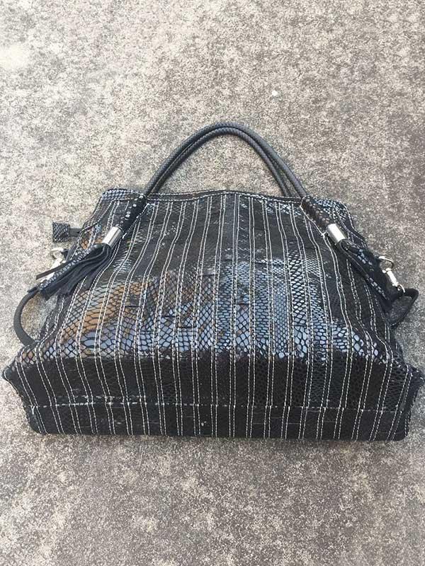 Sac en cuir à bandoulière rayé à empiècements