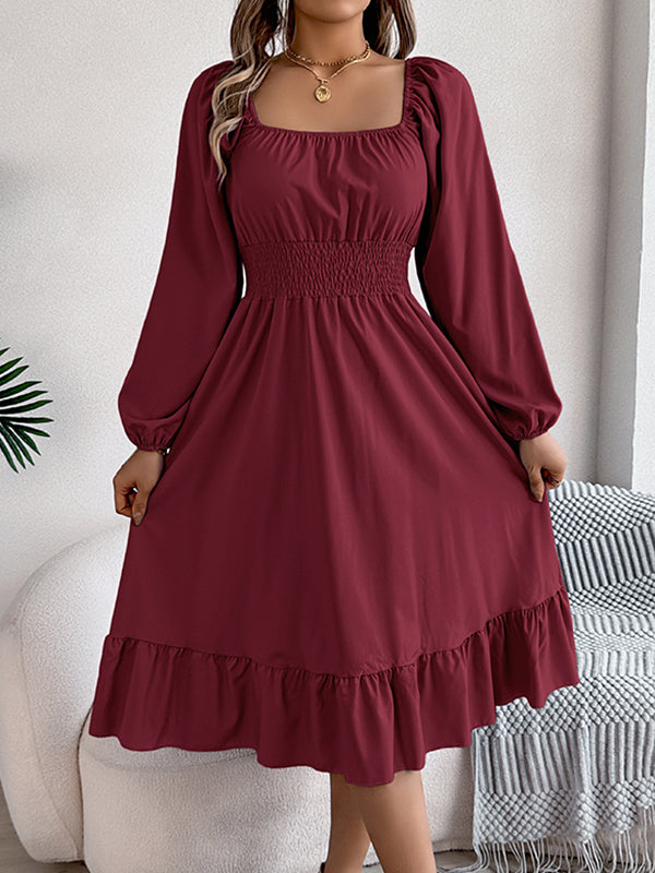 Robe mi-longue plissée volantée coupe trapèze, à taille élastique, à col carré, couleur unie