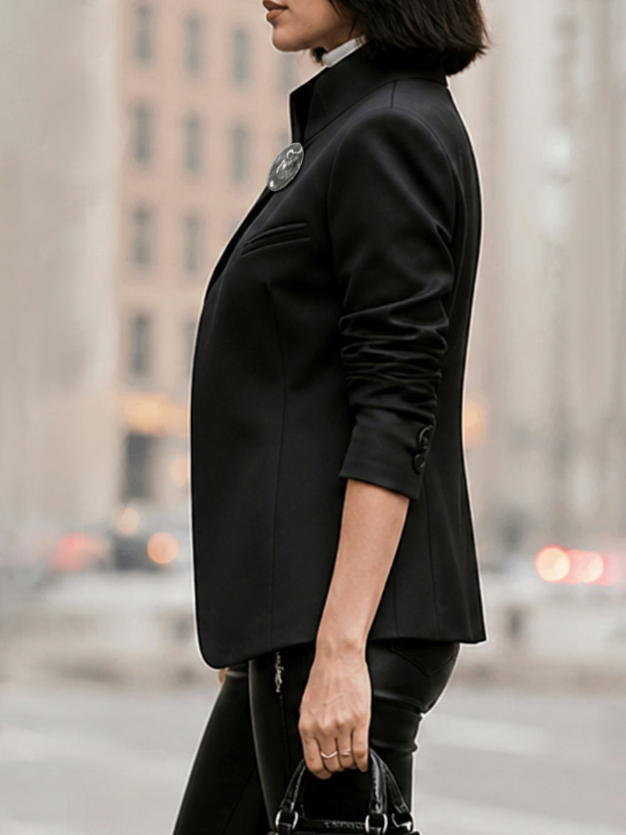 Veste boutonnée asymétrique à manches trois-quarts, à col montant, couleur unie