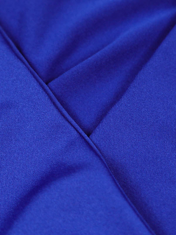 Robe mi-longue moulante plissée volantée à taille élastique, à empiècements, à col en V, couleur unie