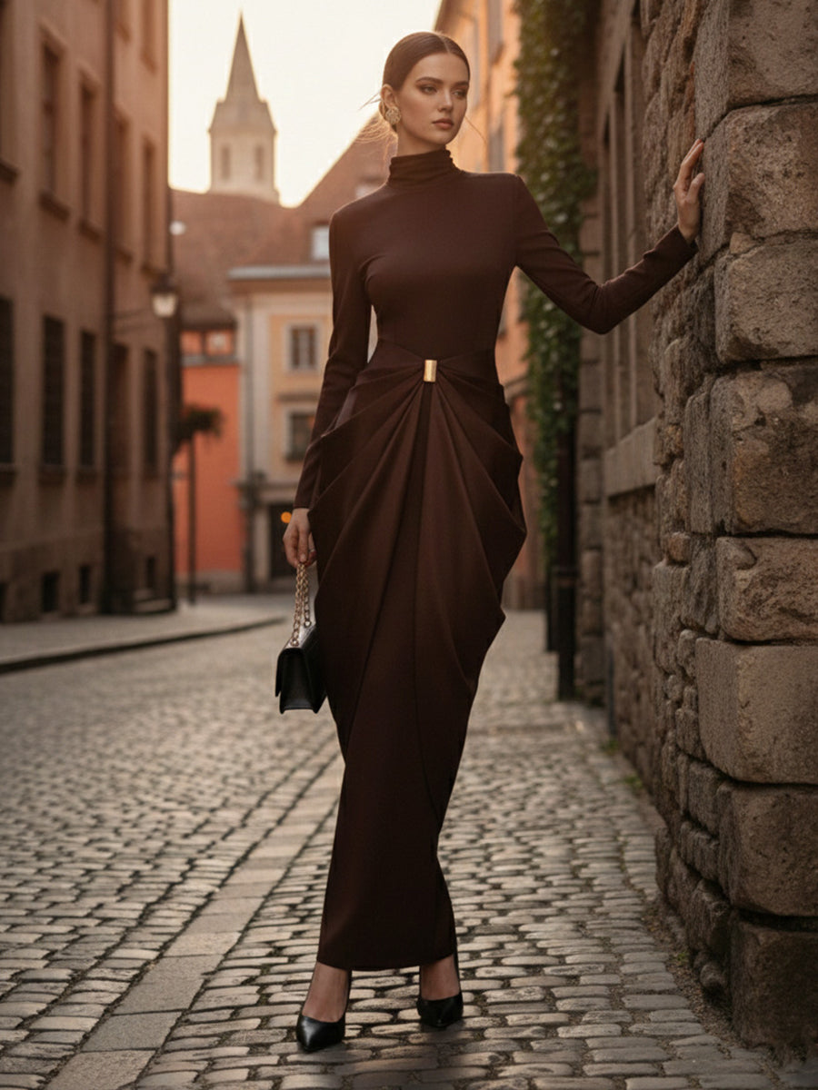 Robe de soirée longue drapée à manches longues, à boucle, à col haut
