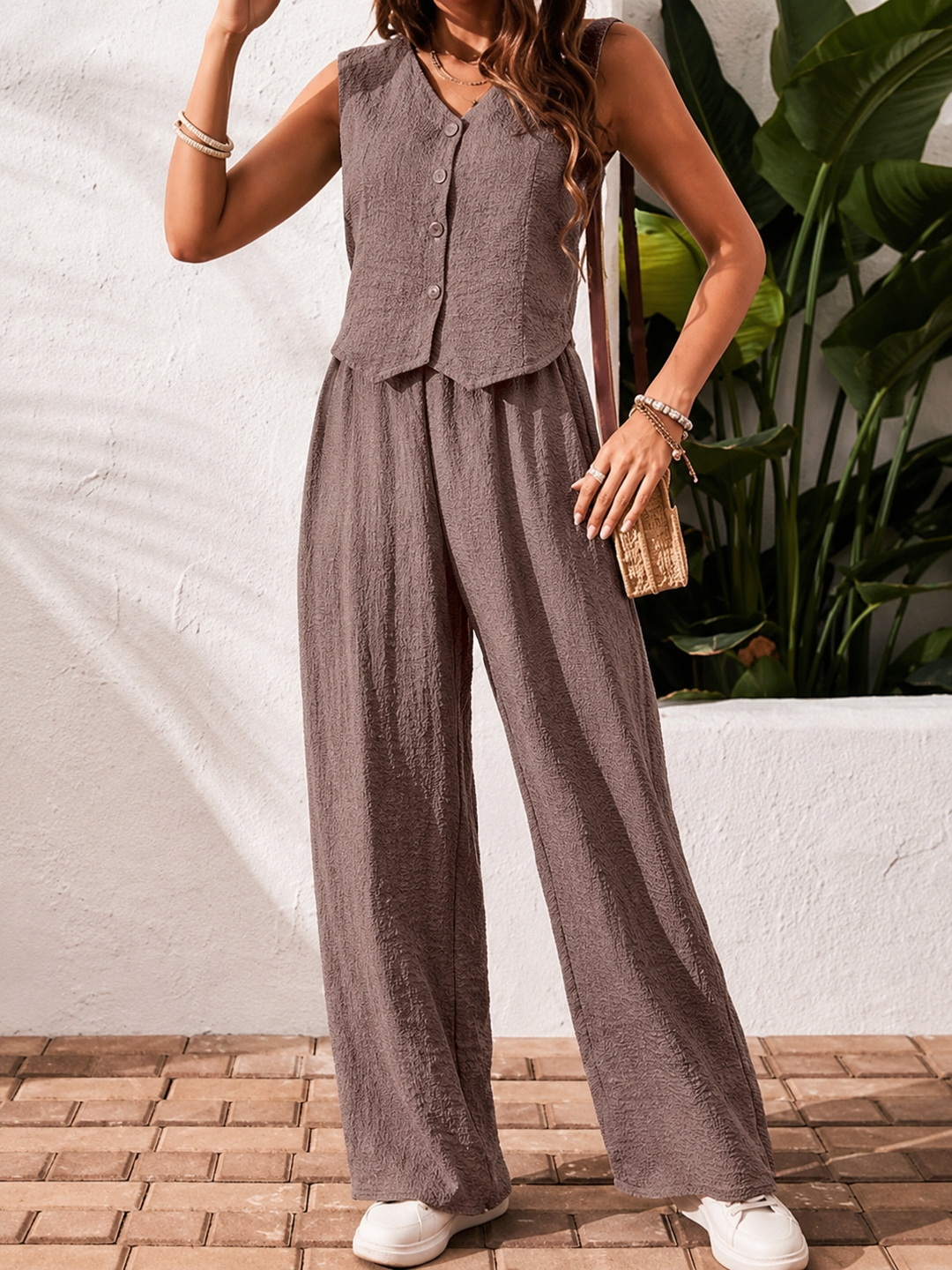 Ensemble débardeur sans manches et pantalon large pour femmes avec décolleté en V et patte de boutonnage