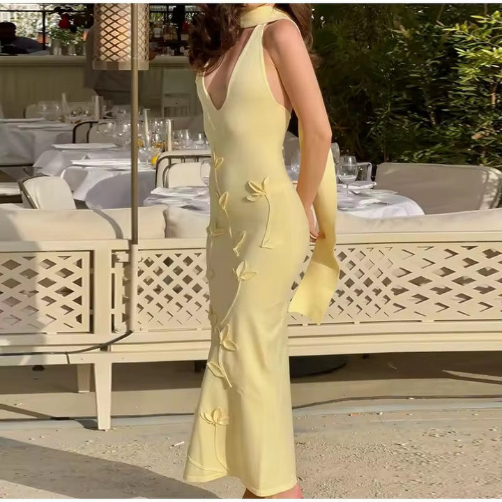Robe maxi sans manches pour femmes avec col halter et décolleté en V profond avec appliqués en nœud