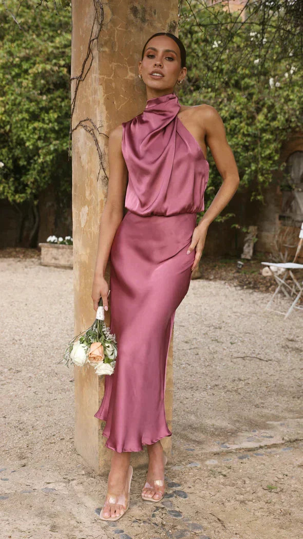 Robe midi sans manches pour femmes avec col montant et drapé en aspect satin