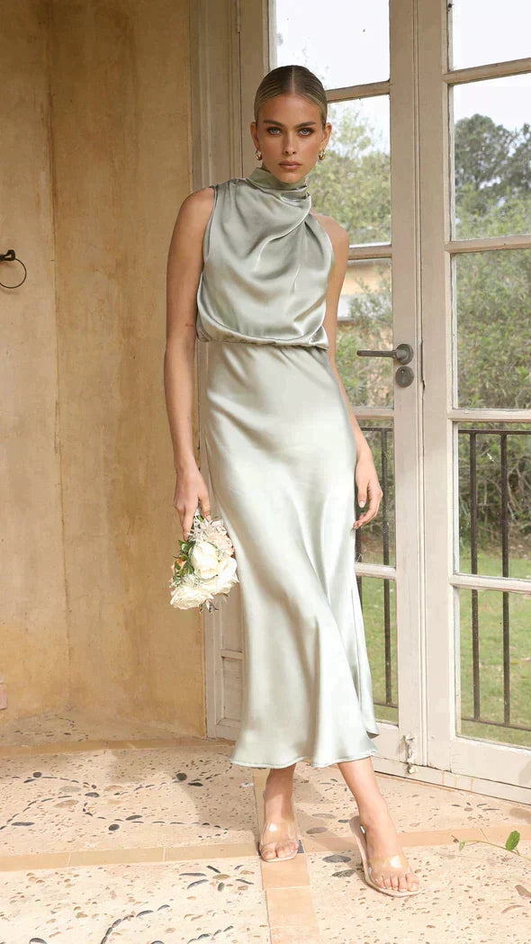 Robe midi sans manches pour femmes avec col montant et drapé en aspect satin