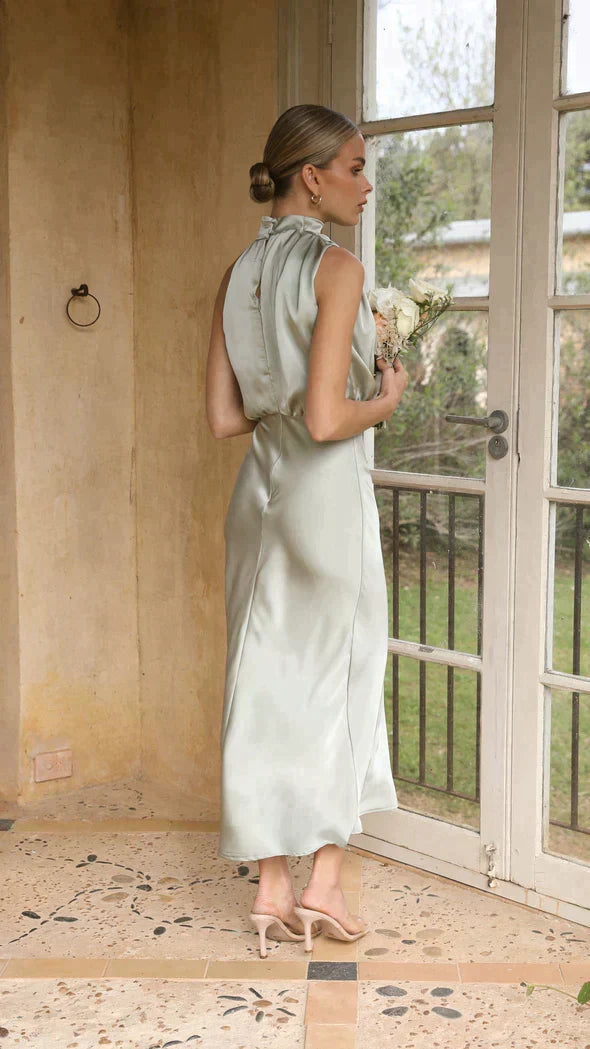 Robe midi sans manches pour femmes avec col montant et drapé en aspect satin