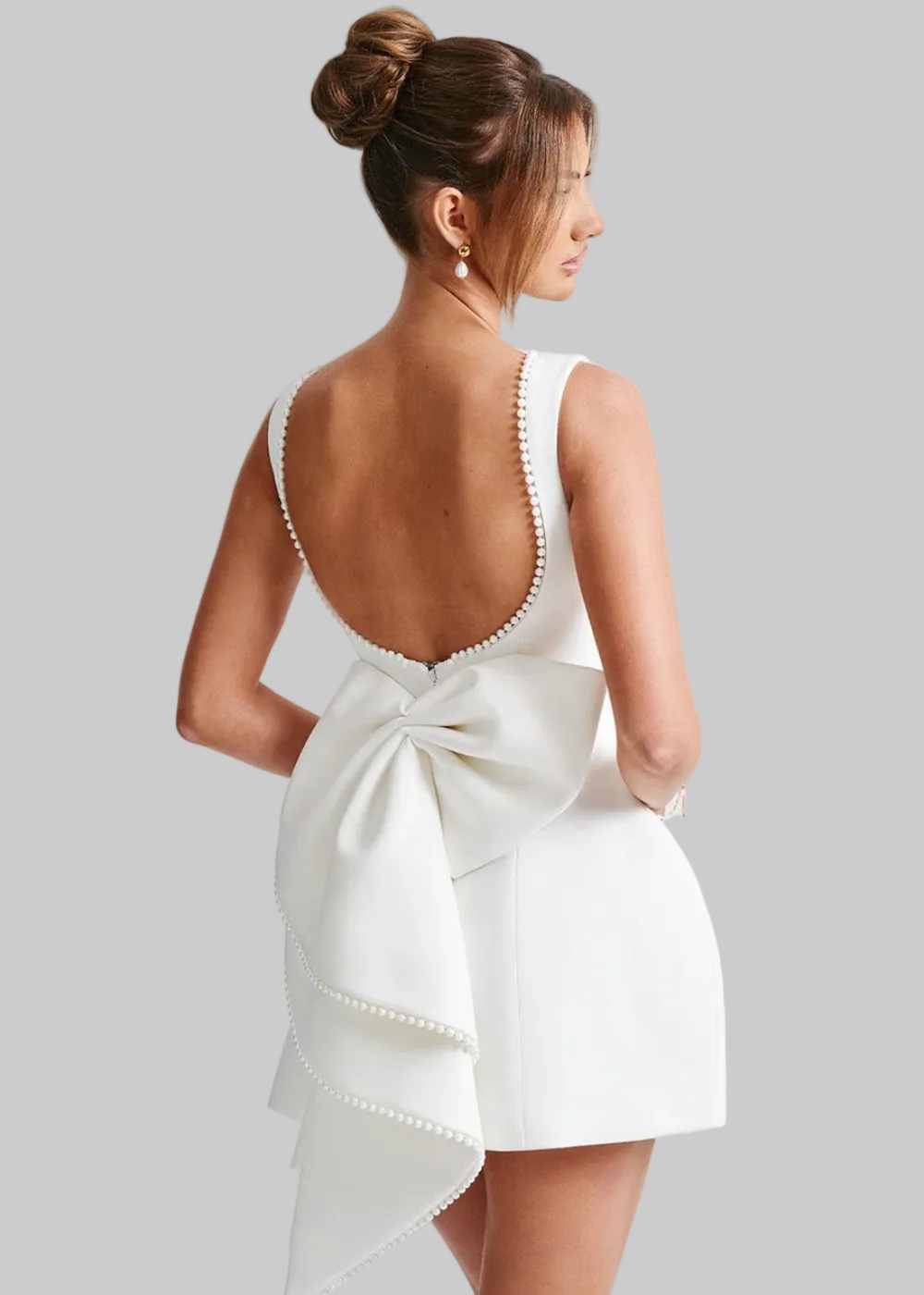 Robe mini sans manches pour femmes avec perles et nœud au dos