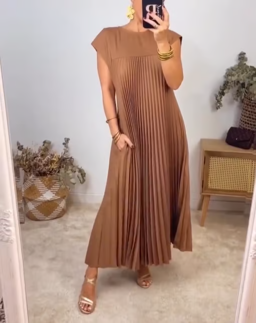 Robe maxi plissée sans manches pour femmes avec col rond et poche latérale
