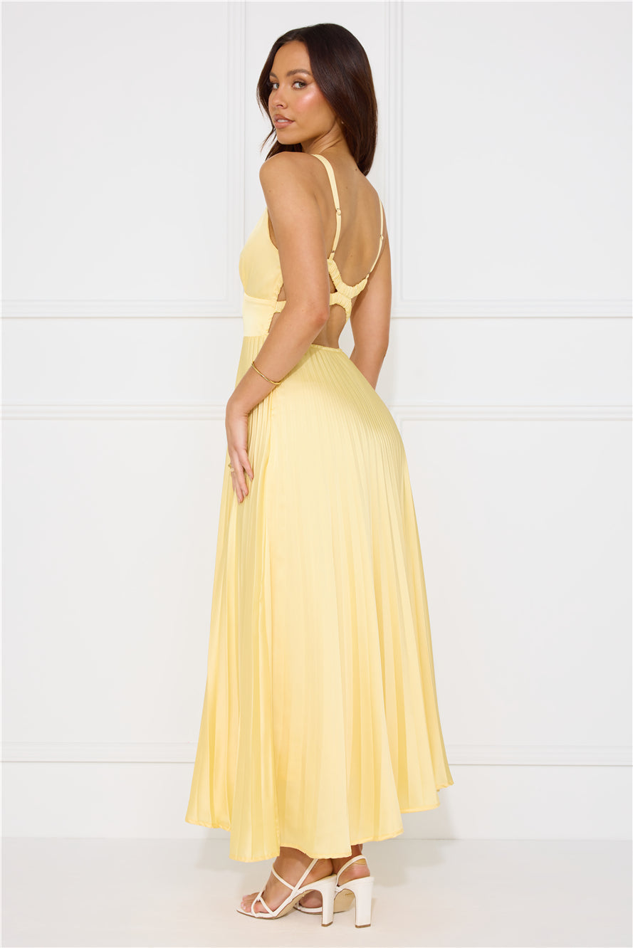 Robe maxi plissée sans manches pour femmes avec décolleté en V et bretelles croisées dans le dos