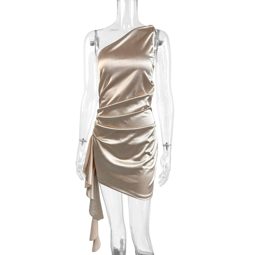 Emilia | Robe de cocktail asymétrique à une épaule pour femmes en look satin minirobe