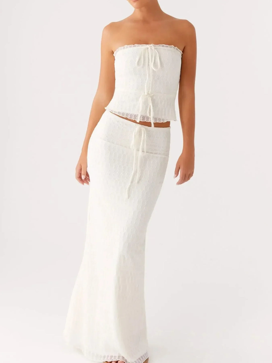 Ensemble bandeau pour femmes avec fermeture à nouer, surface en motif alvéolaire et jupe maxi