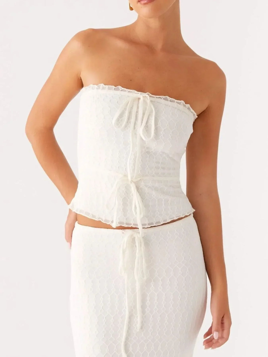 Ensemble bandeau pour femmes avec fermeture à nouer, surface en motif alvéolaire et jupe maxi