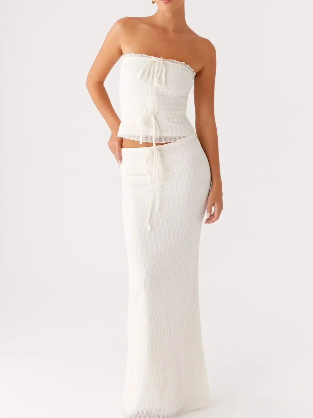 Ensemble bandeau pour femmes avec fermeture à nouer, surface en motif alvéolaire et jupe maxi