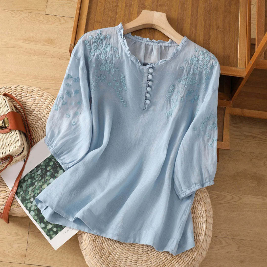 Blouse en coton brodée pour femmes avec col rond froncé et manches trois-quarts