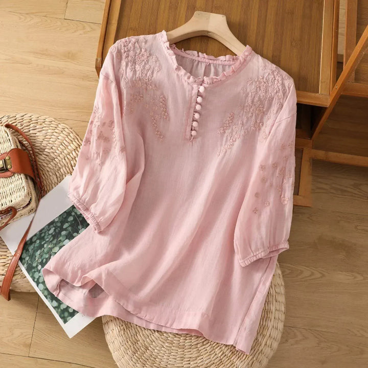 Blouse en coton brodée pour femmes avec col rond froncé et manches trois-quarts