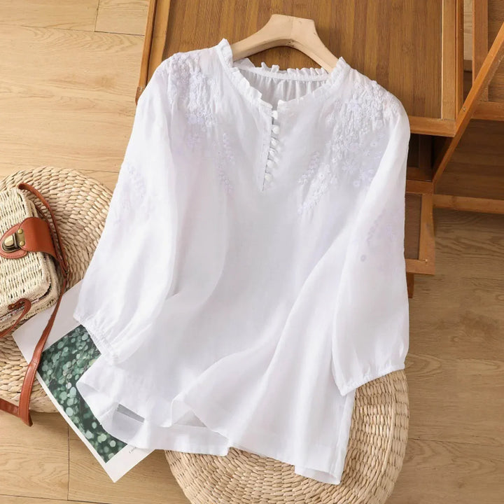 Blouse en coton brodée pour femmes avec col rond froncé et manches trois-quarts