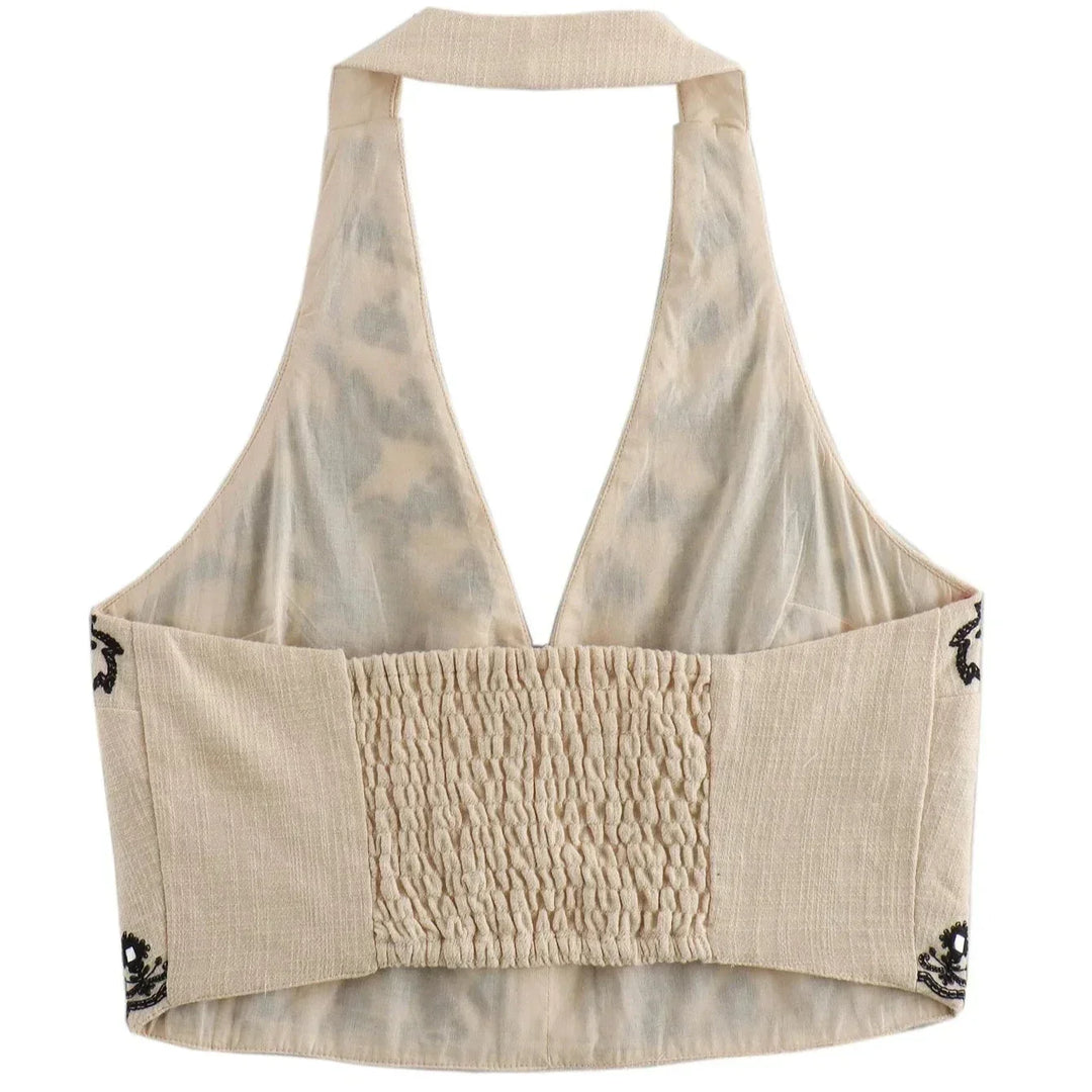 Ensemble d'été brodé pour femmes avec top à col halter et décolleté en V et mini-jupe