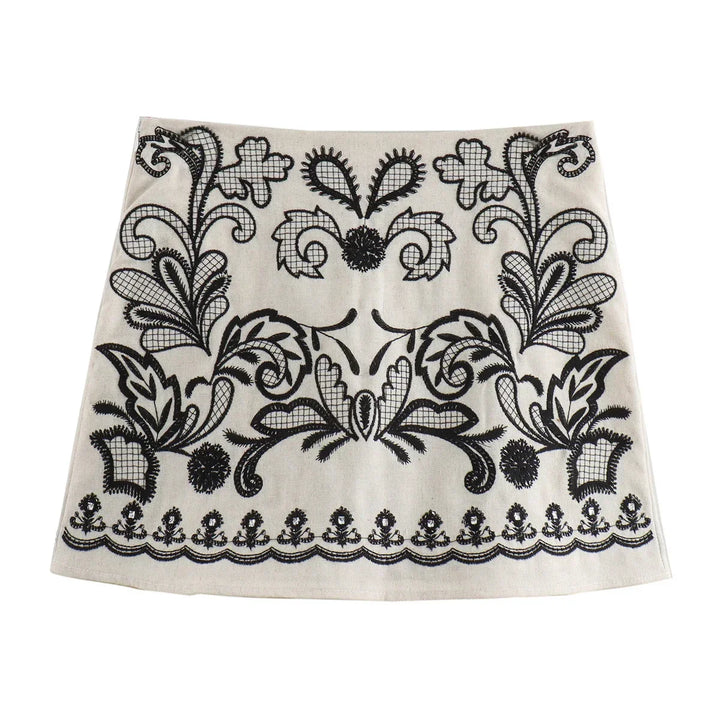 Ensemble d'été brodé pour femmes avec top à col halter et décolleté en V et mini-jupe