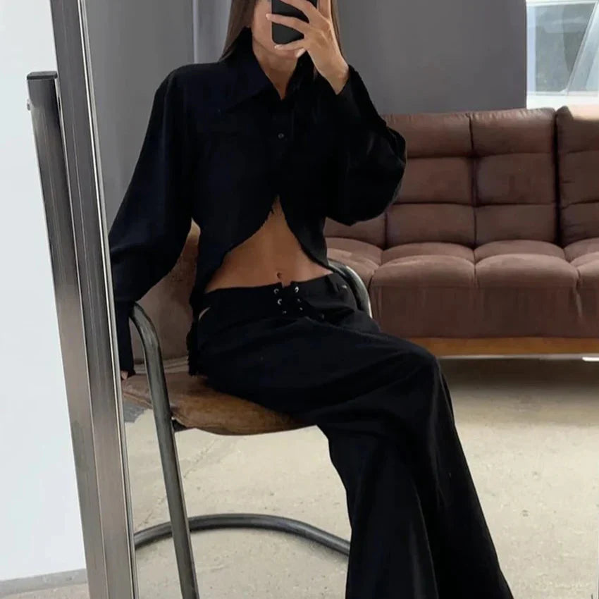 Ensemble de chemisier court pour femmes avec col rabattu, fermeture à boutons et pantalon à lacets